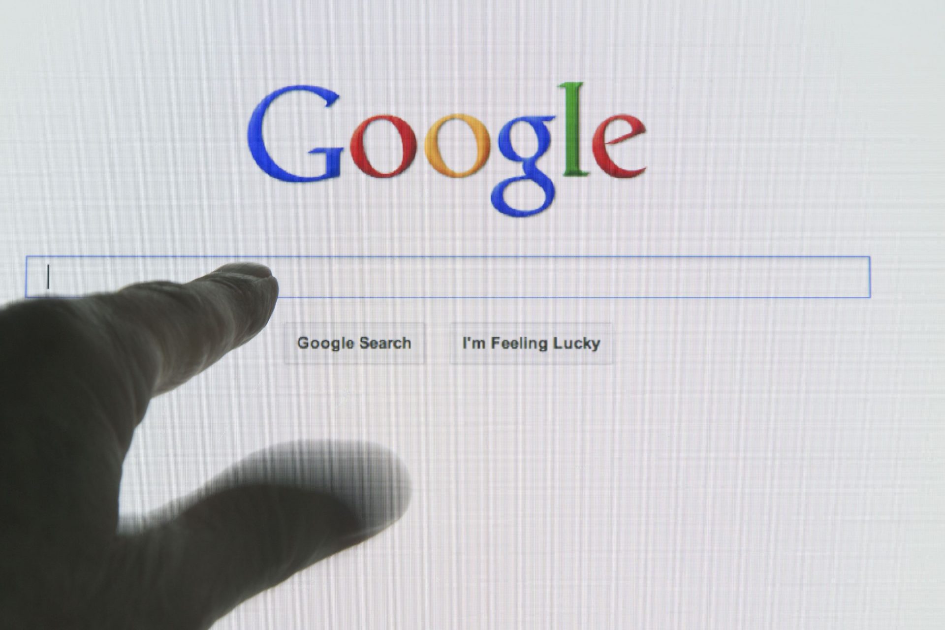 Google, amendată cu 220 de milioane de euro pentru abuz de poziţie dominantă pe piaţa de publicitate online