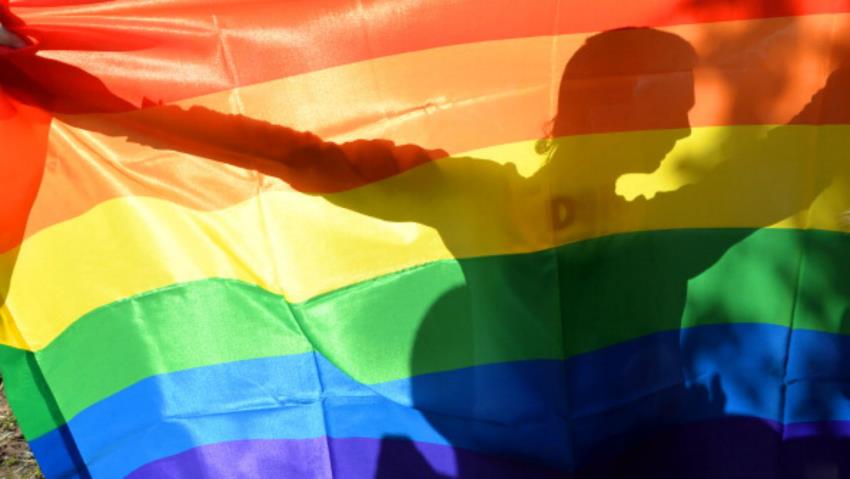 Egipt: un prezentator, condamnat la închisoare pentru un interviu cu un bărbat gay