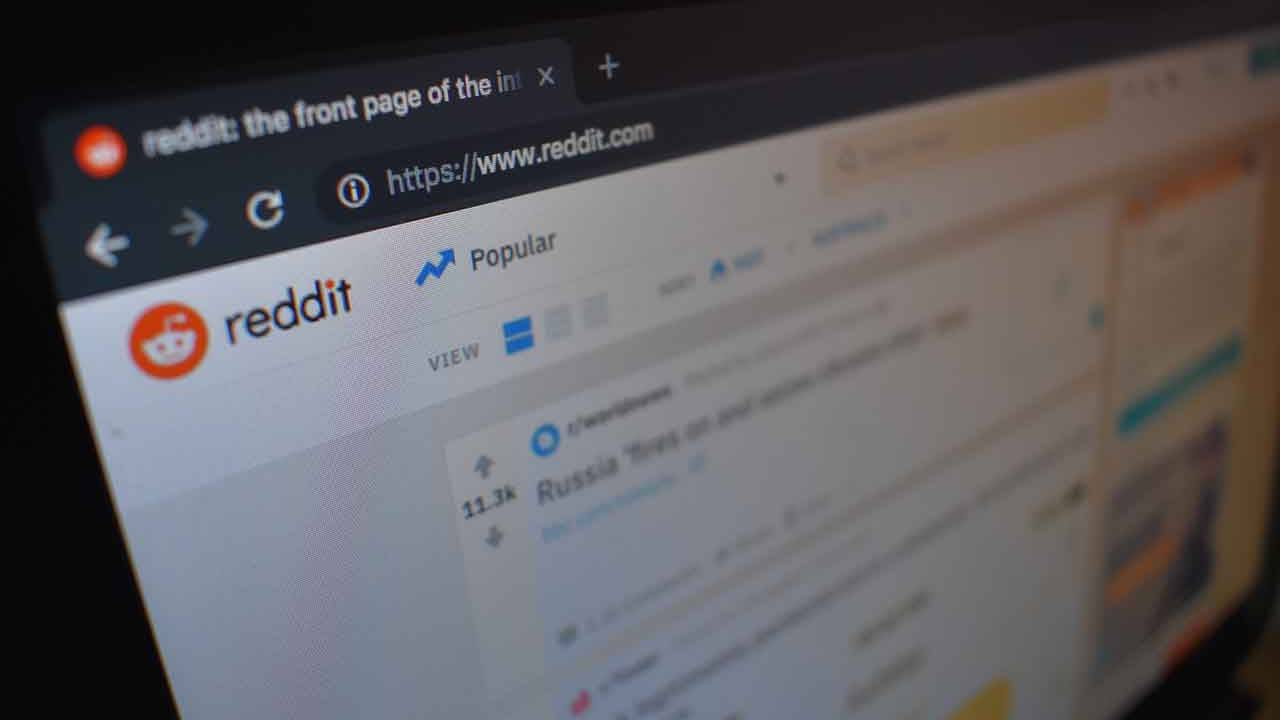 Moderatorii Reddit cer platformei să limiteze răspândirea dezinformării privind COVID-19