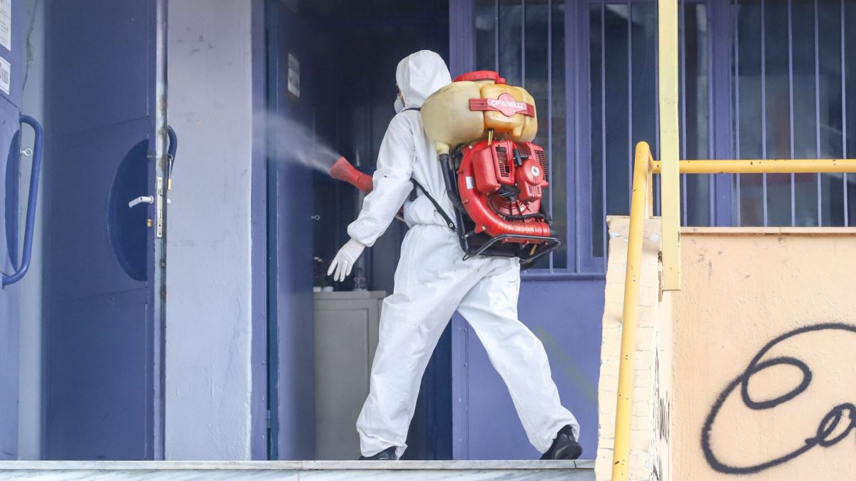 Un nou fake news circulă pe Facebook: substanțele de dezinfectare a străzilor omoară porumbeii