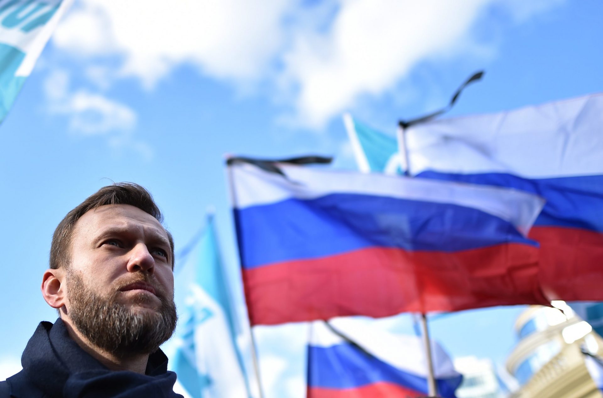 Aleksei Navalnîi a fost examinat într-un spital civil. Medicii săi îi cer să renunțe la greva foamei