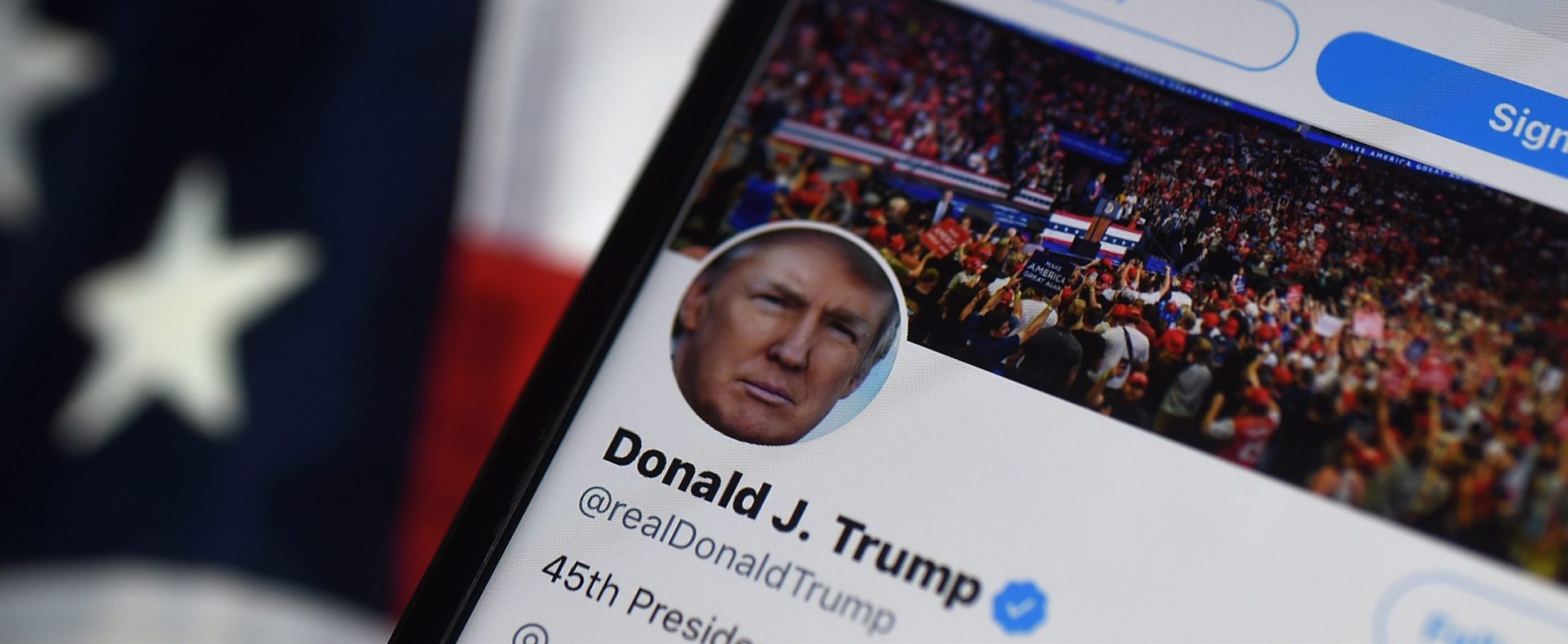 Contul de Twitter al lui Trump ar fi fost spart. Hackerul susține că a ghicit parola