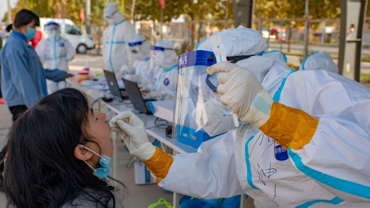 Presa chineză încearcă să schimbe narativul privind proveniența coronavirusului