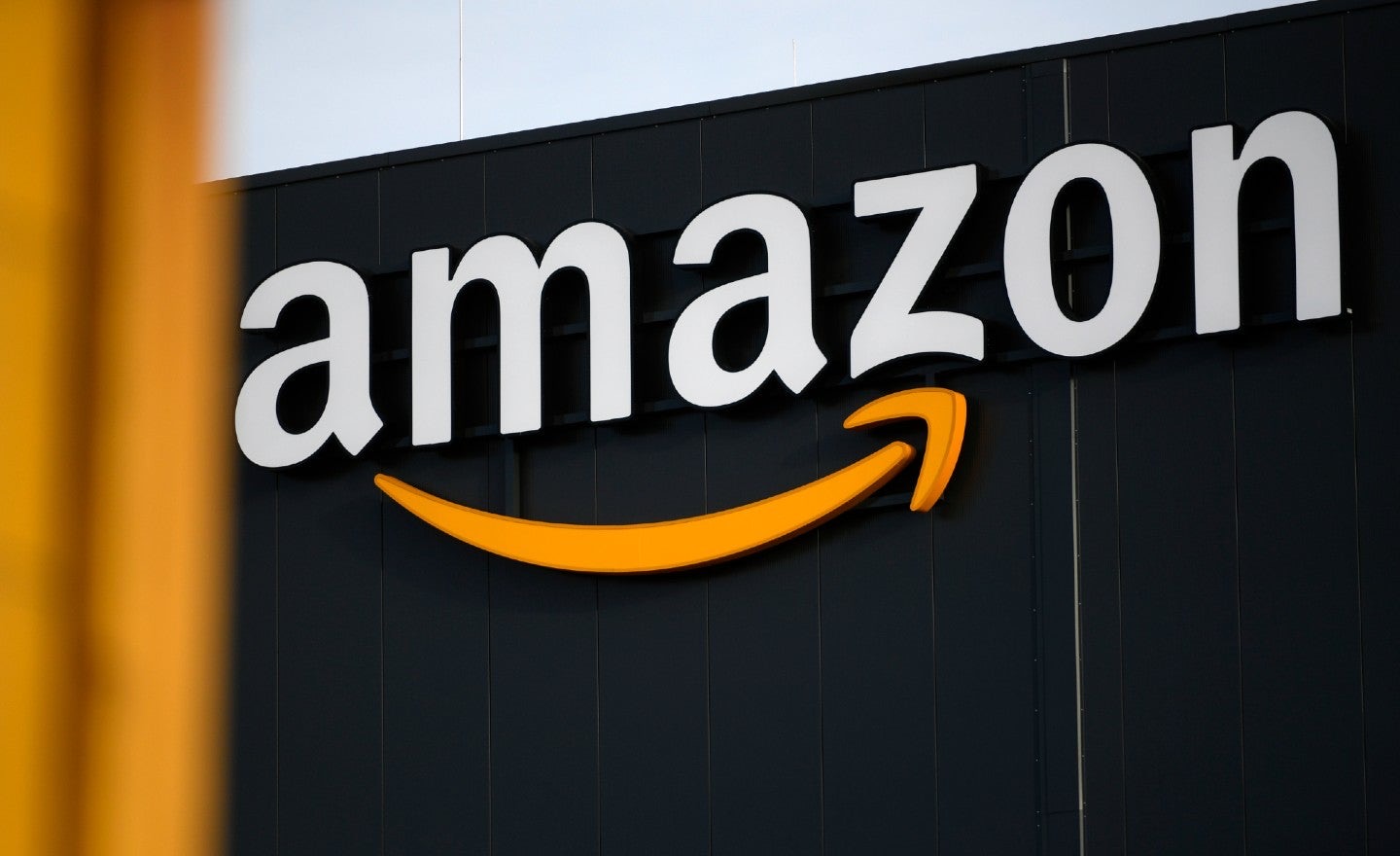 Amazon, anchetată în Europa și America pentru „maniera manipulatoare” prin care și-a promovat serviciile
