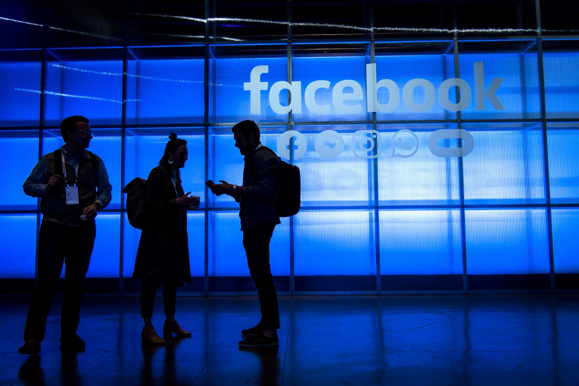 Facebook are în plan un serviciu prin care jurnaliștii să își construiască propriile website-uri
