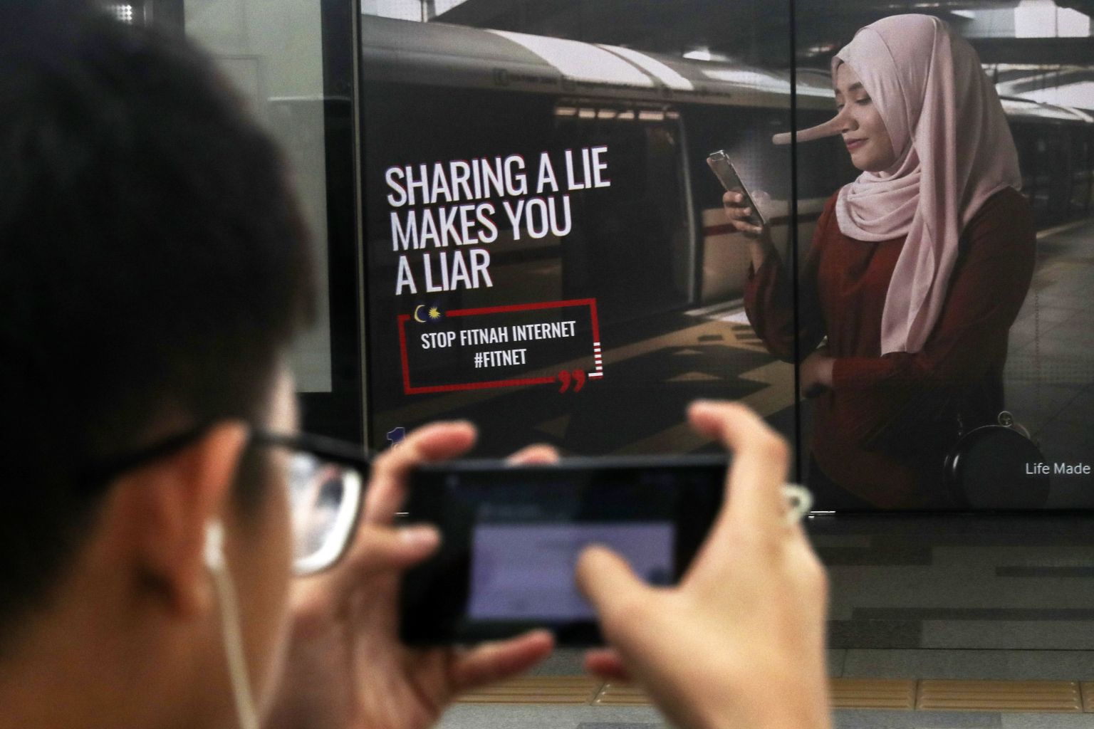Malaezia adoptă măsuri draconice împotriva informațiilor false: amendă de 24 de mii de dolari sau trei ani de închisoare