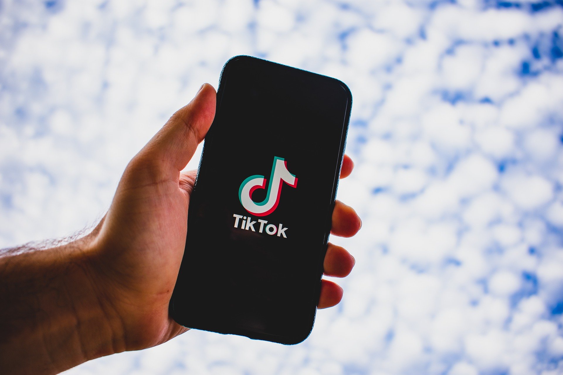 Algoritmul TikTok le recomandă utilizatorilor dezinformare despre Ucraina