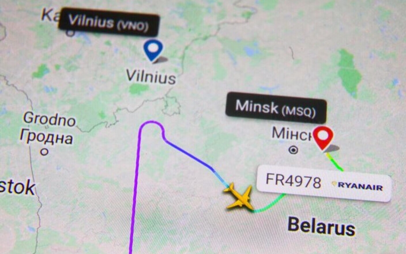 „Serviciile speciale afirmă că o bombă se află la bord”. Transcriptul convorbirii dintre turnul de control și avionul deturnat în Belarus