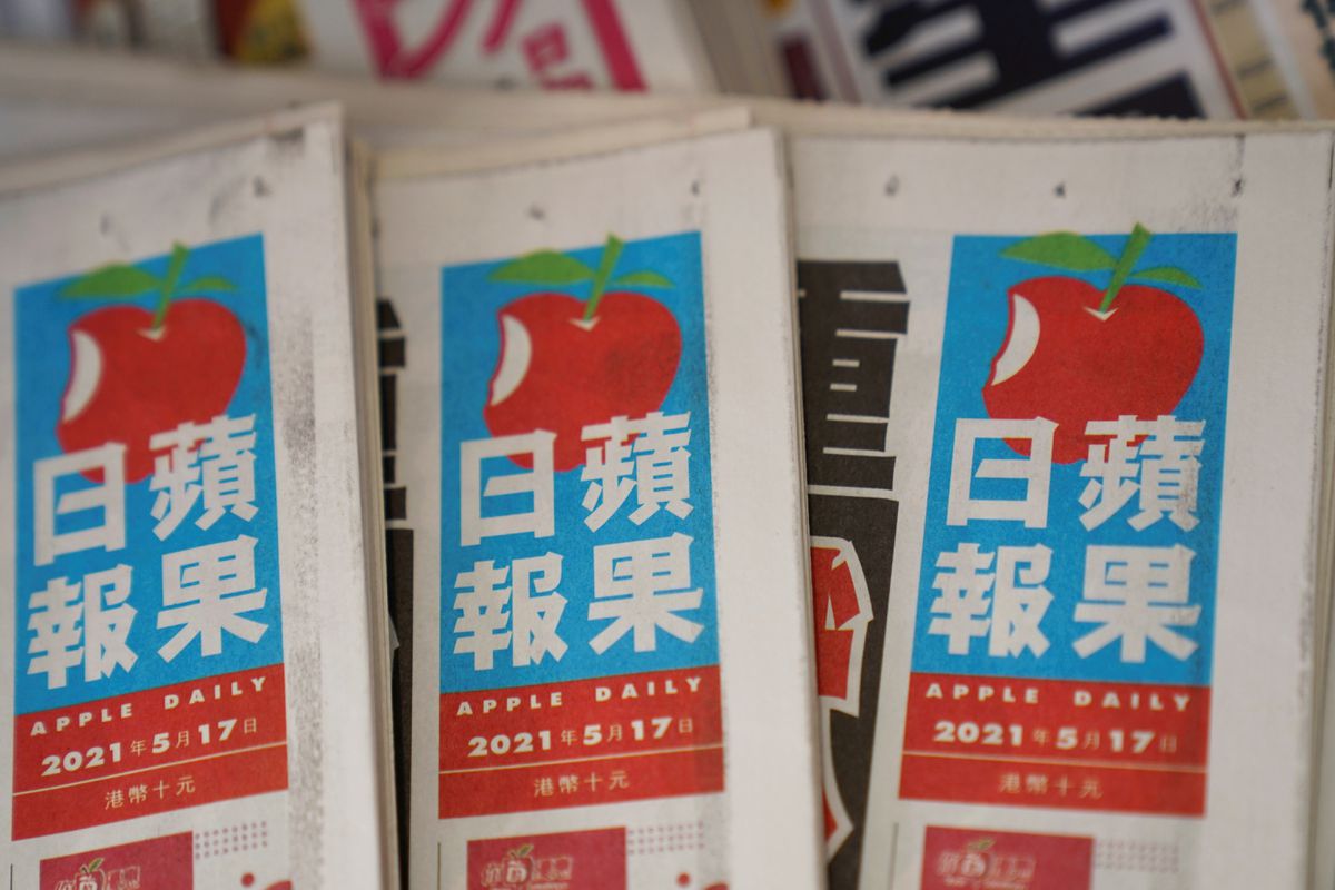 Hăituit de autorități, ziarul Apple Daily din Hong Kong și-a anunțat închiderea