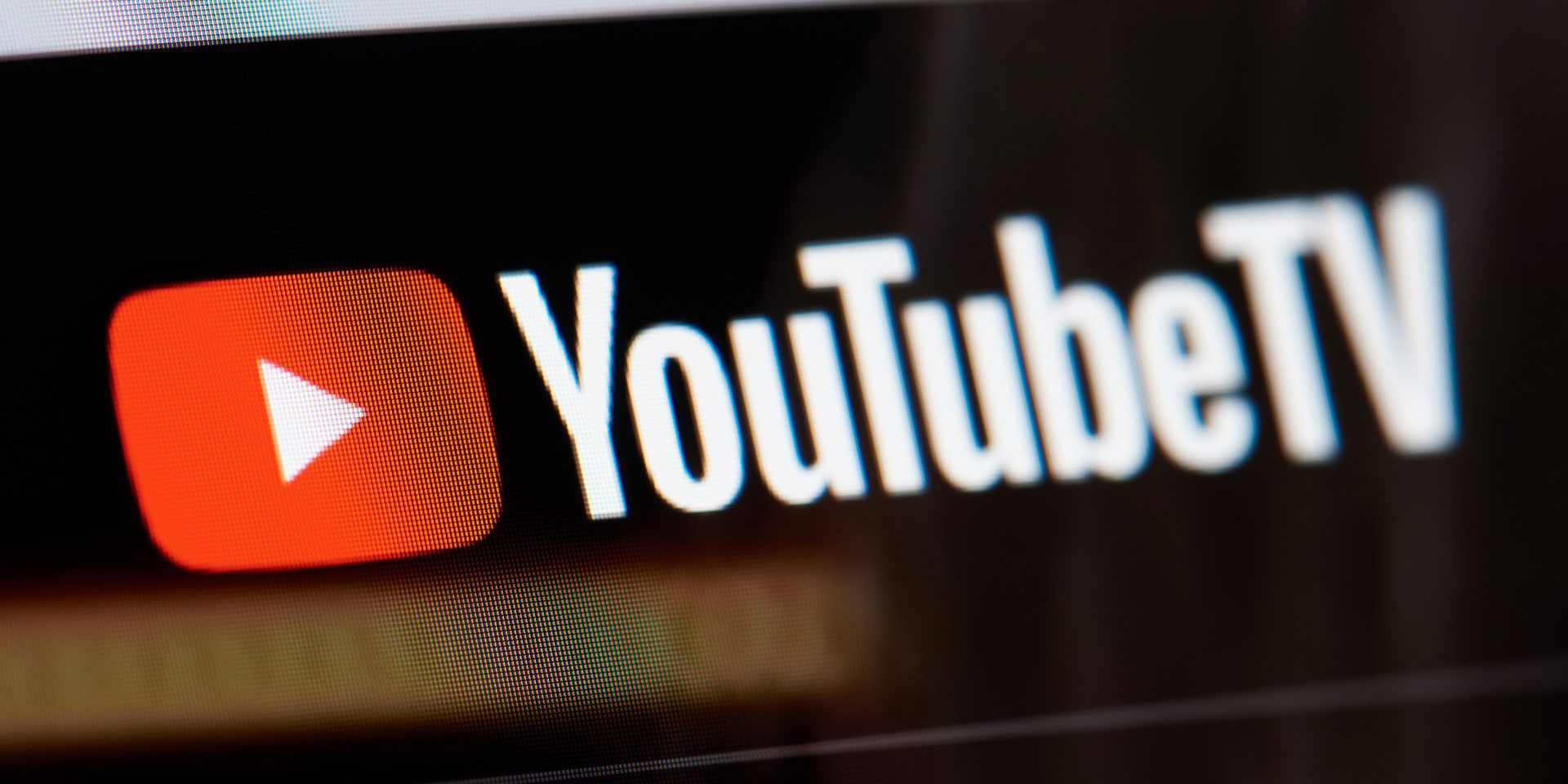 Algoritmul YouTube recomandă conținut instigator la ură și dezinformare