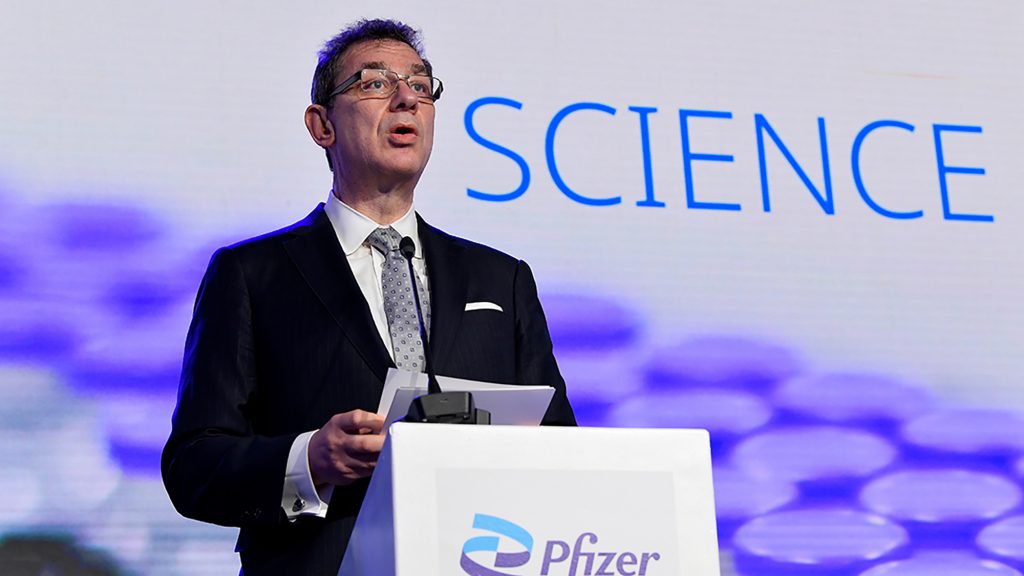 Directorul Pfizer, despre cei care răspândesc dezinformare despre vaccinuri: „Sunt criminali”