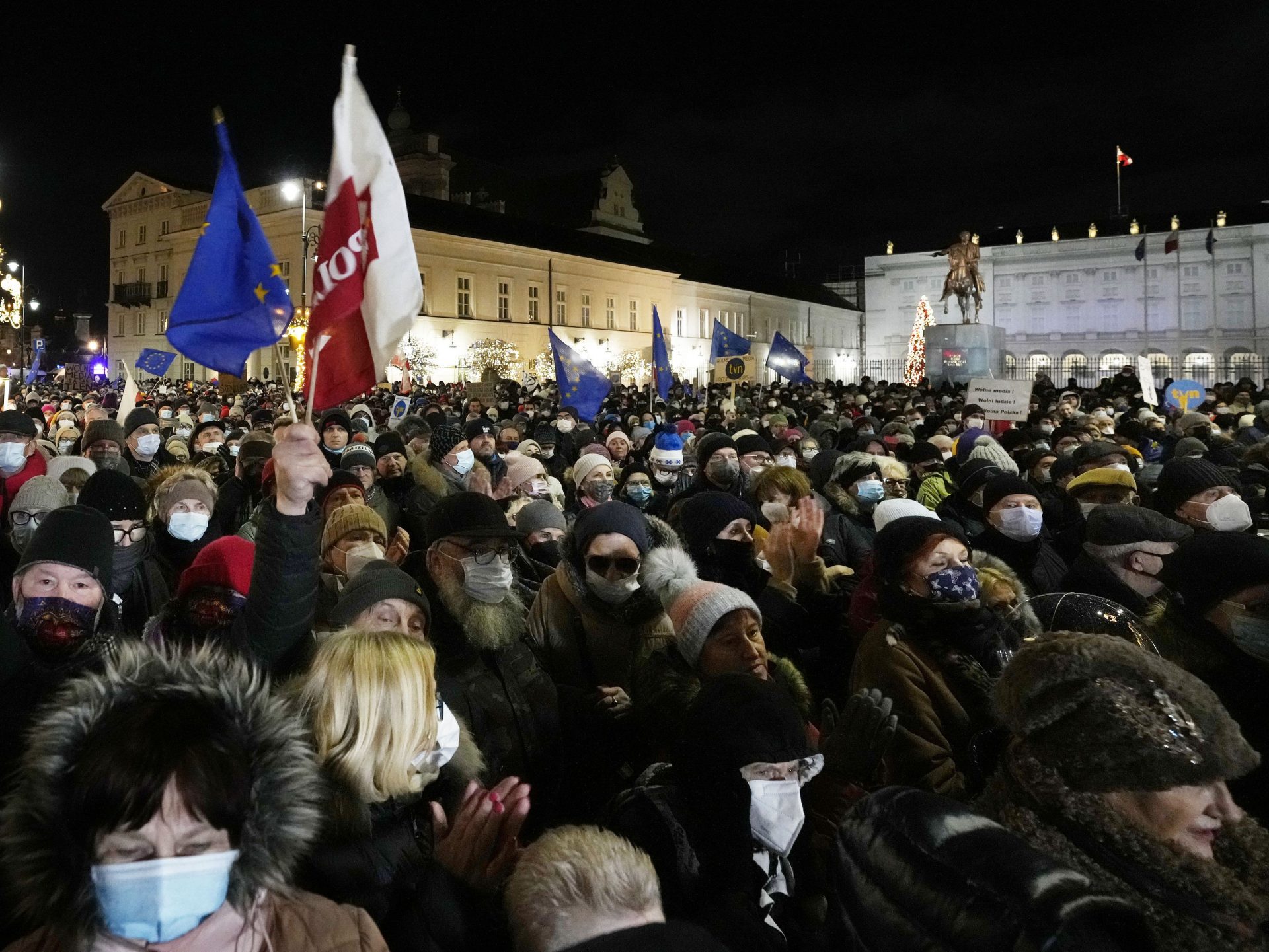 Polonezii au ieșit în stradă pentru libertatea presei, după ce Parlamentul a aprobat o lege controversată