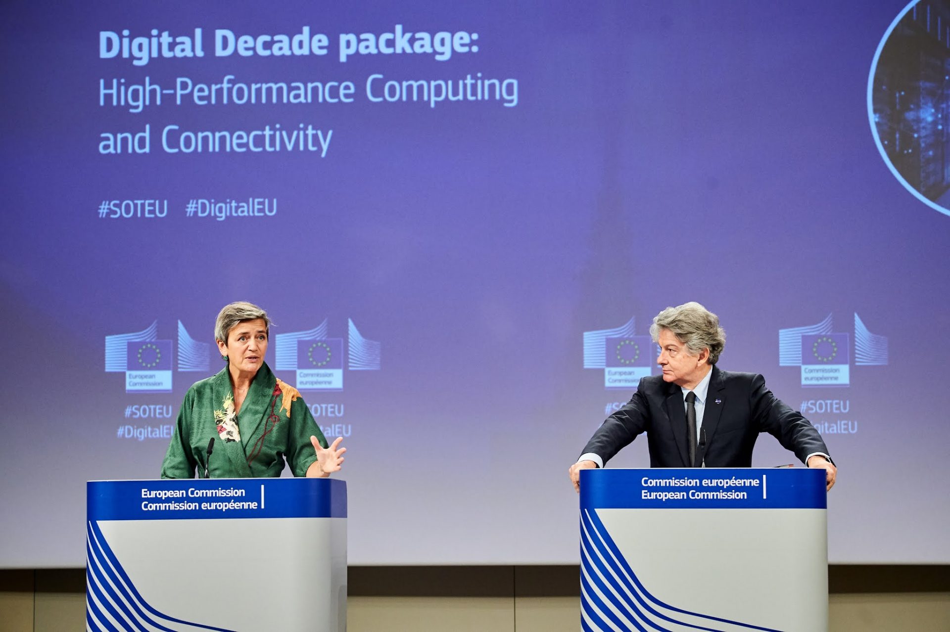 Uniunea Europeană propune standarde globale de reglementare a domeniului digital
