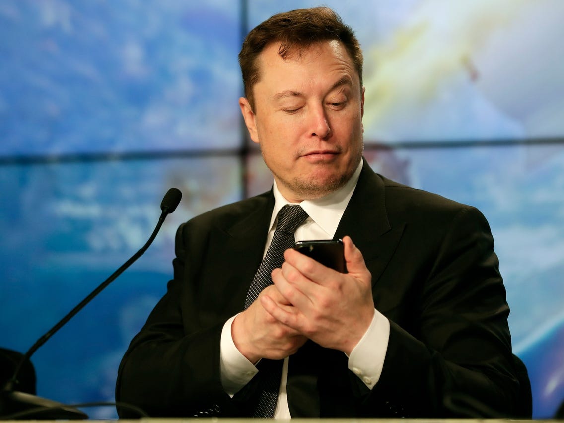 Elon Musk vrea propria platformă de socializare. De ce nu este o idee bună