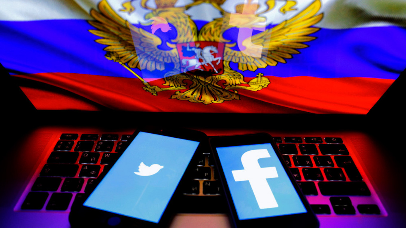 Culmea dezinformării: Rusia spune că a găsit 1.2 milioane de fake-uri pe social media