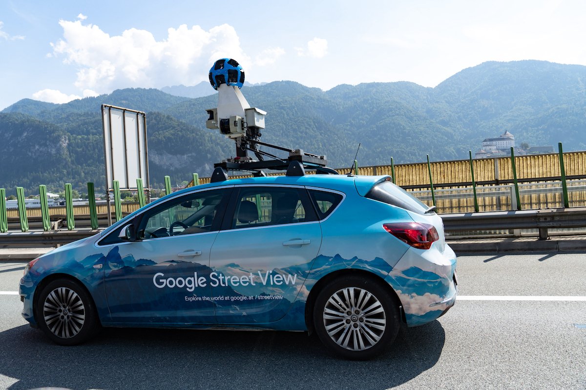 Arată ciudat, totuși NU trageți în ele! Mașinile Google Street View revin anul acesta în România