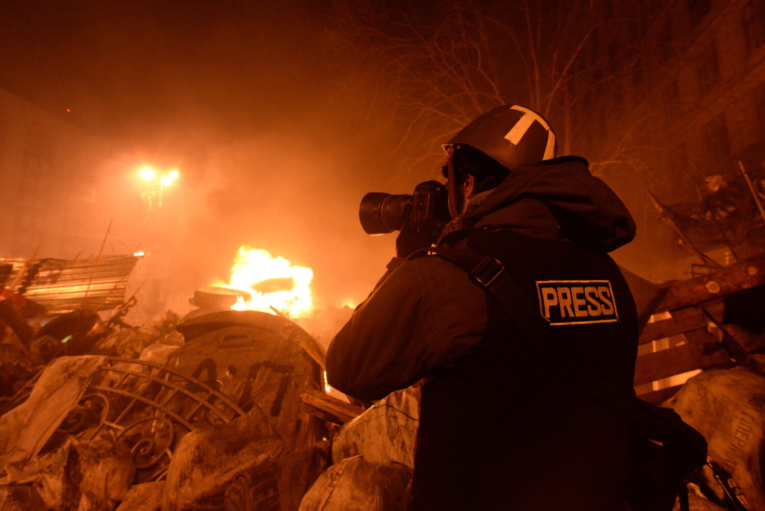 Războiul lui Putin asupra presei. Rusia atacă în mod deliberat jurnaliștii aflați în Ucraina
