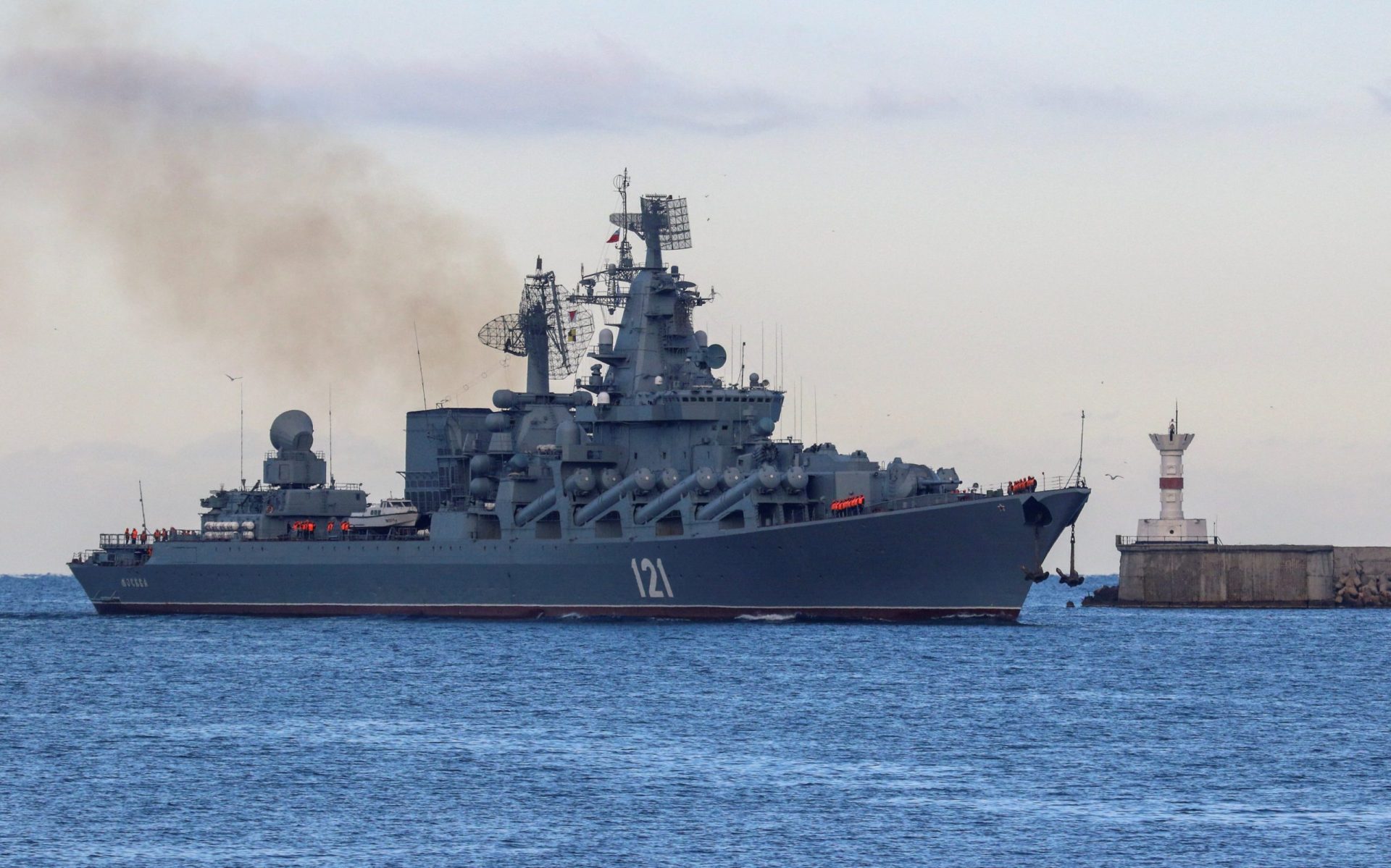Presa rusă de stat instigă la represalii pentru Ucraina, după ce nava Moskva s-ar fi scufundat