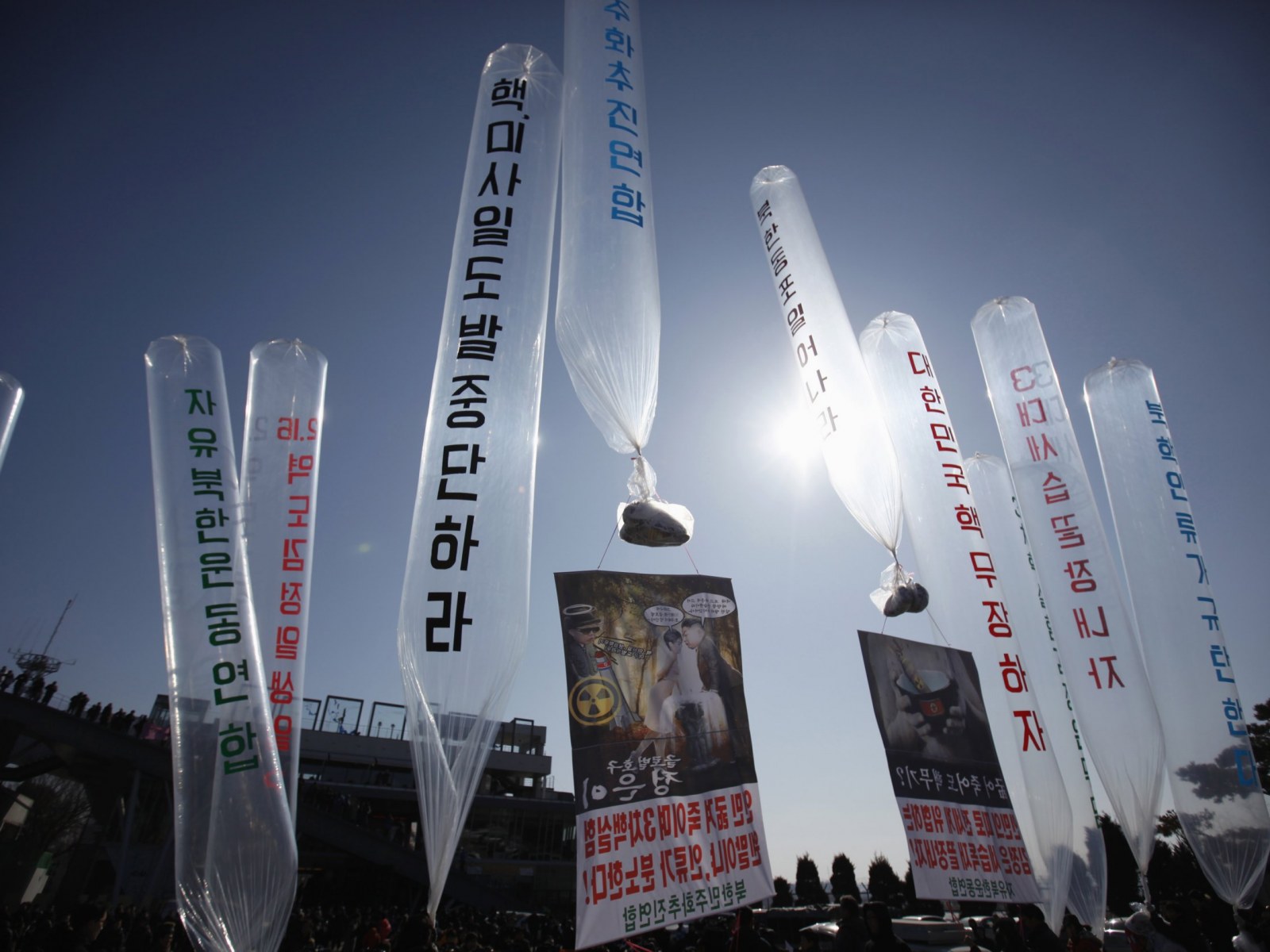 Propagandă peste Coreea de Nord. Coreea de Sud ia în considerare reintroducerea baloanelor cu pliante