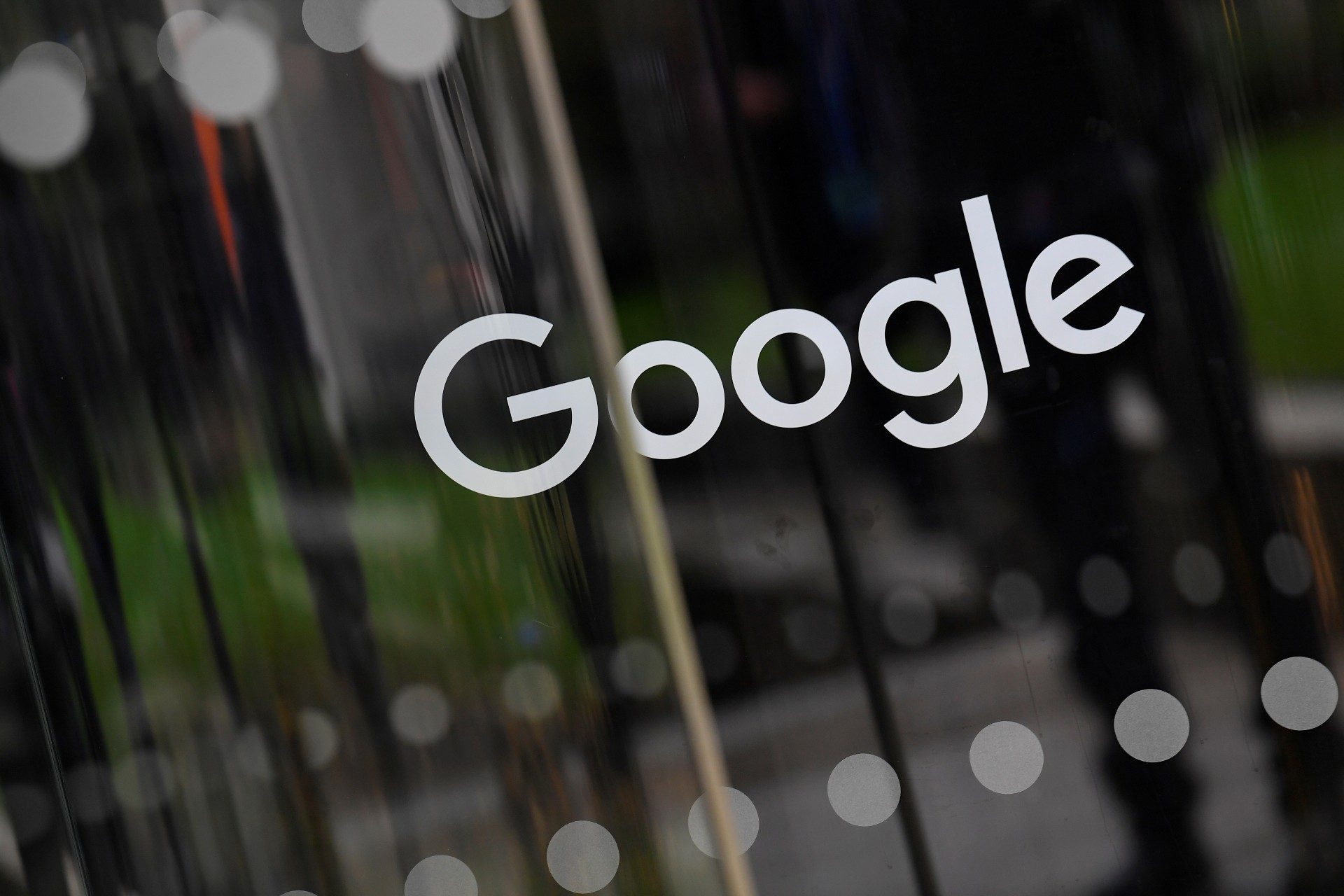 Google, acuzată de monopol de către Departamentul de Justiție din SUA. Procesul începe luna viitoare