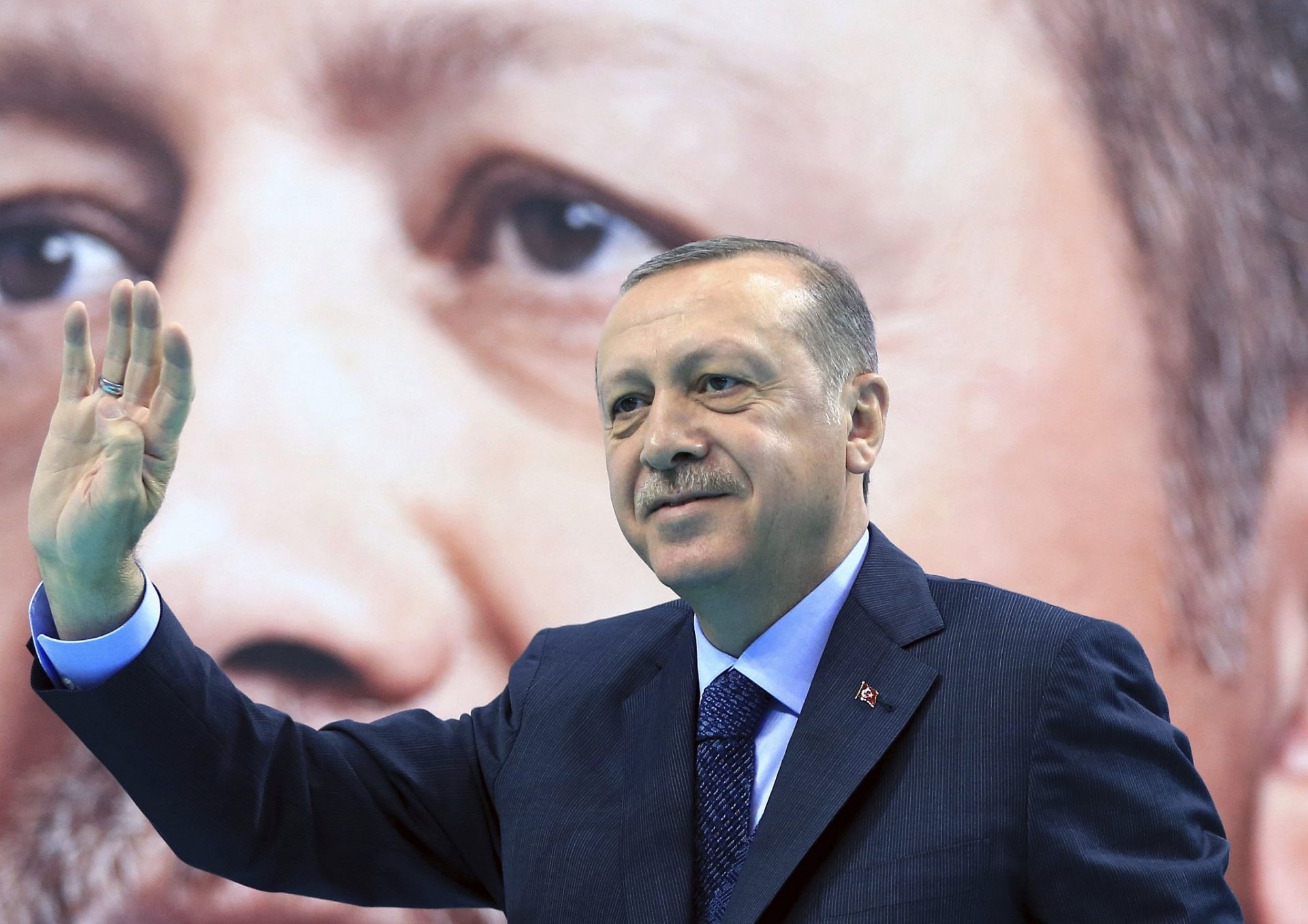 Turcia vrea introducerea unei legi care va pedepsi ”fake news” cu până la trei ani de închisoare