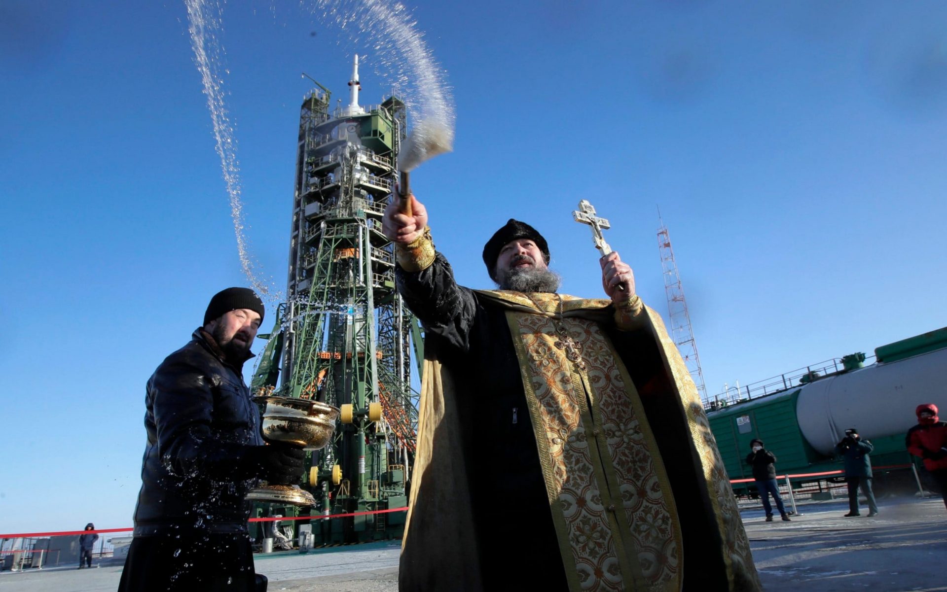 Fact check: Preoți ruși sfințesc racheta Satan?