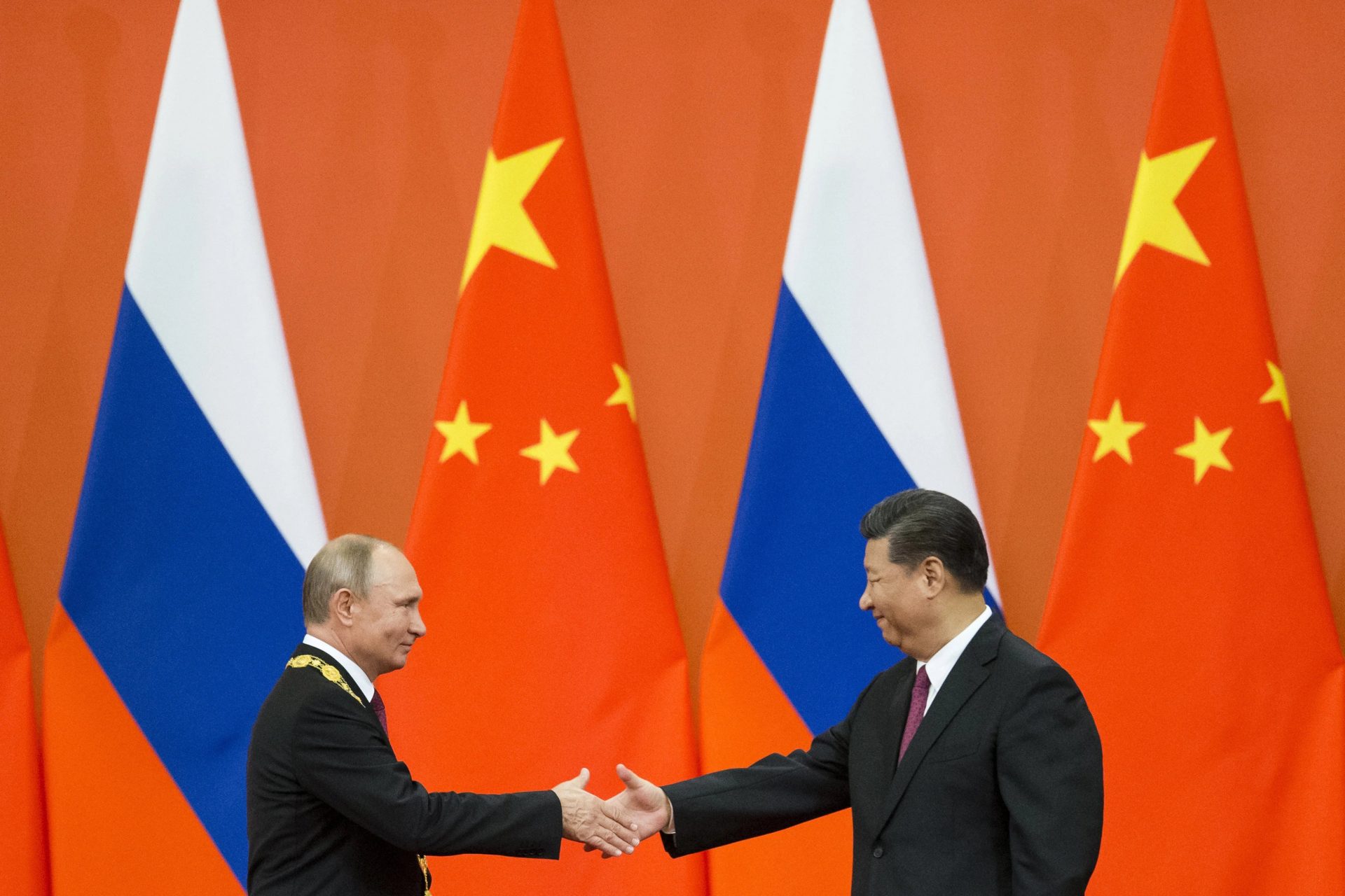 „Când doi se ceartă, al treilea…”. Cum se folosește China de propaganda Rusiei