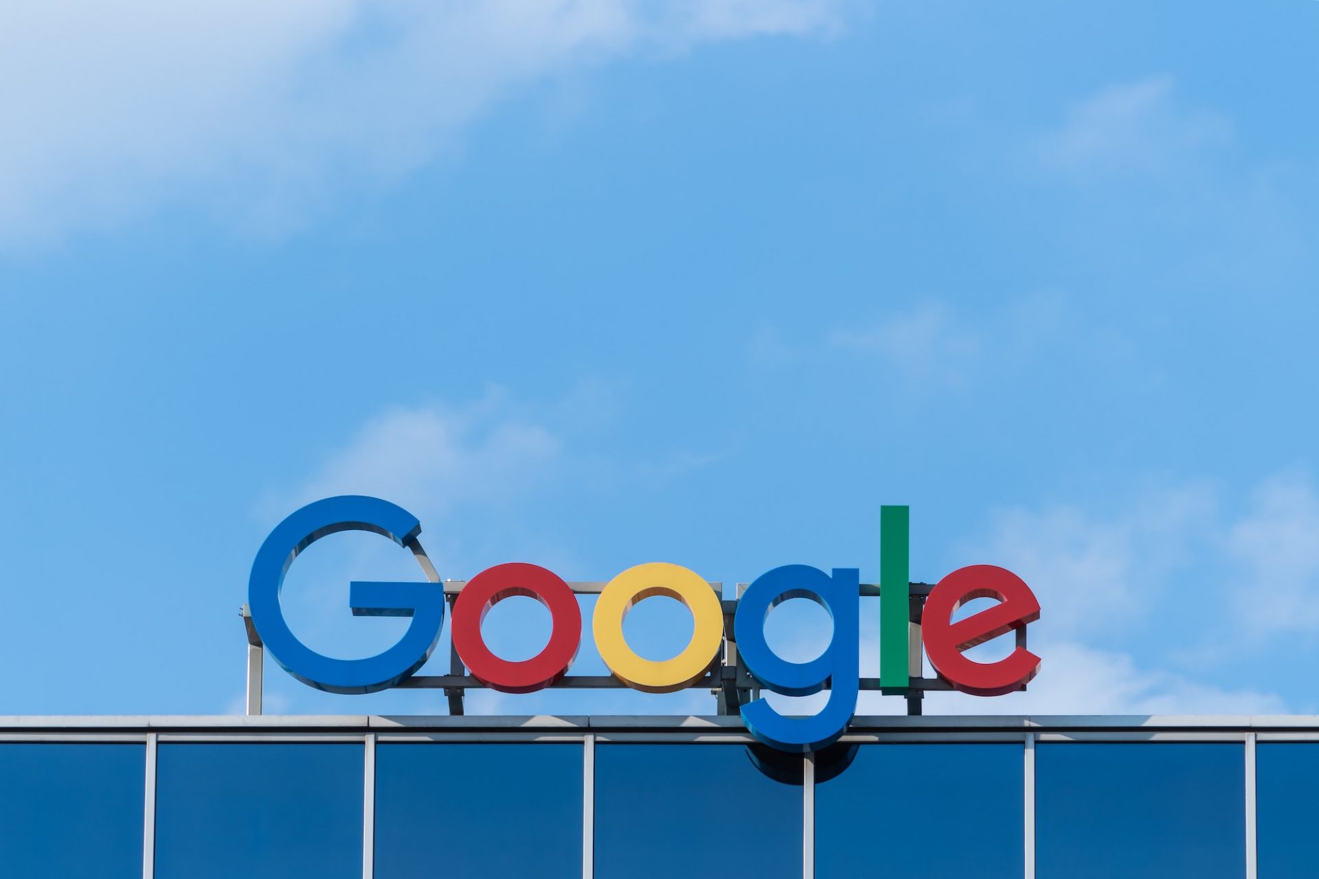 Google acceptă să plătească peste 300 de agenții de presă din UE