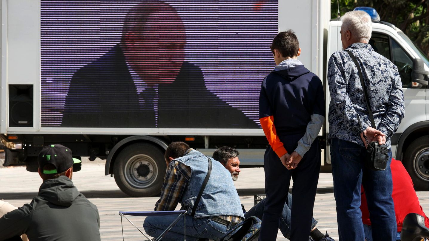 Ocupanții ruși au oferit Mariupol distrugeri și… ecrane mari cu propagandă