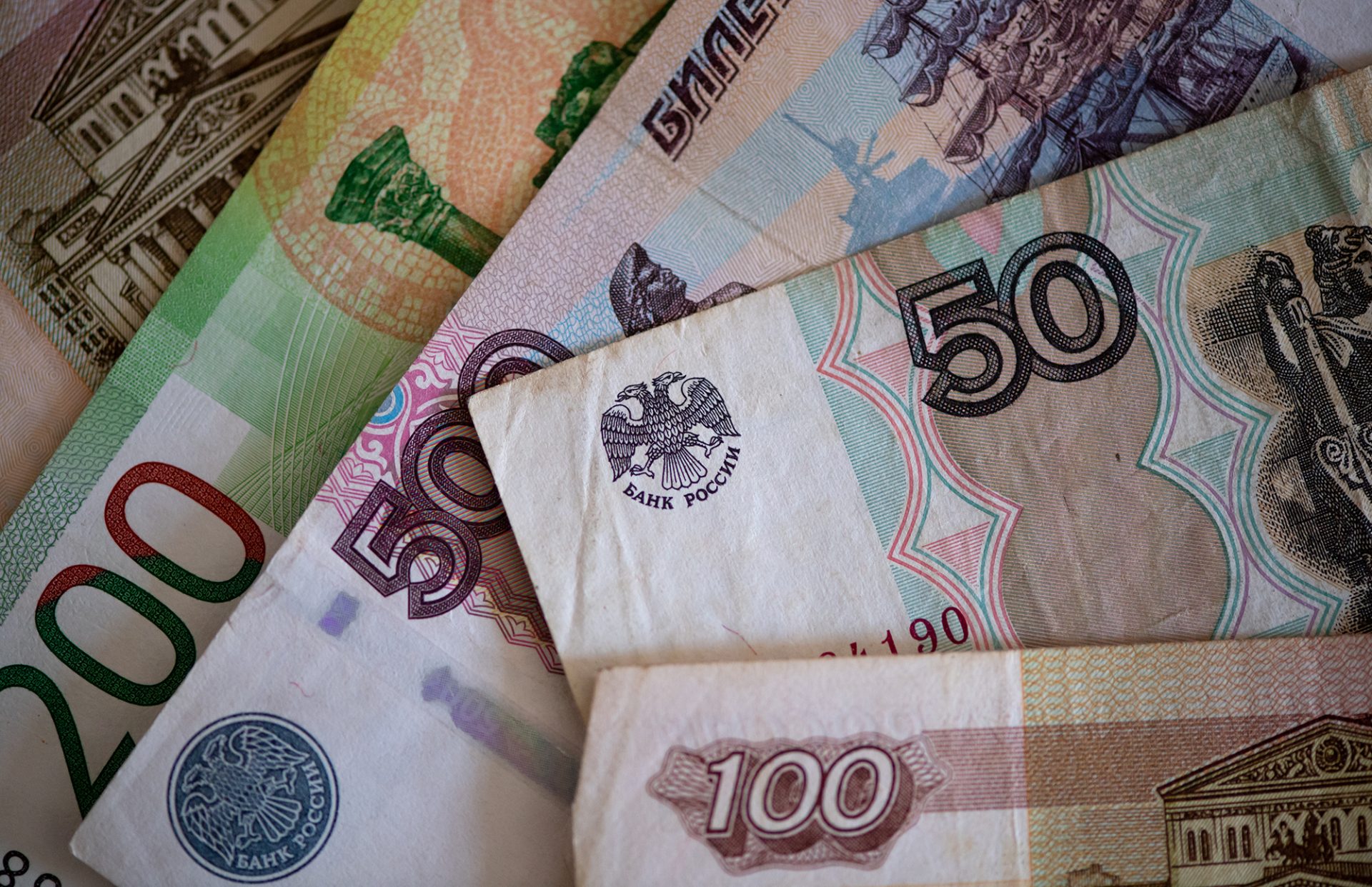Arată creșterea rublei că sancțiunile occidentale nu funcționează?