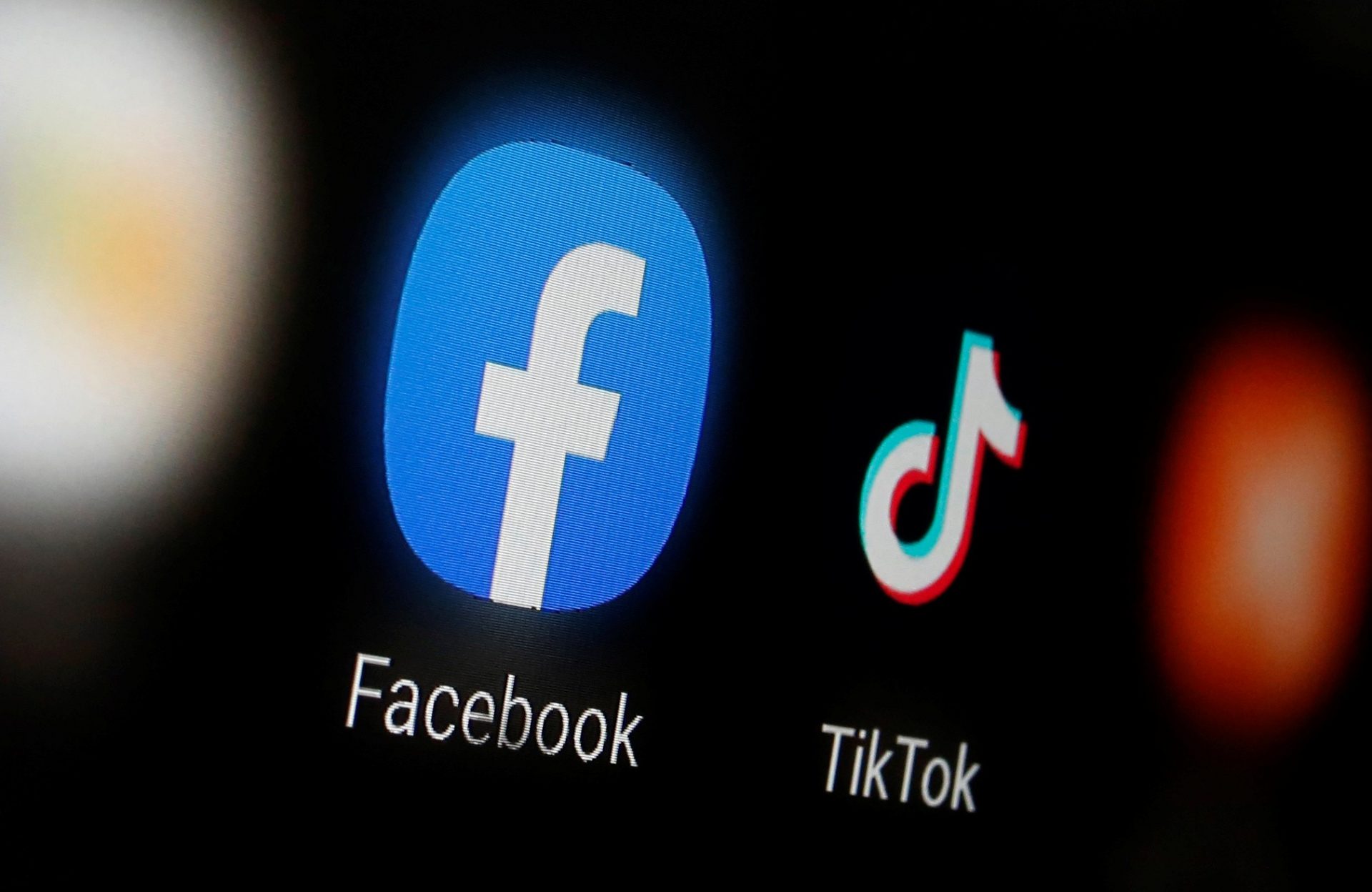 Facebook plănuiește să își schimbe algoritmul pentru a semăna cu cel al TikTok