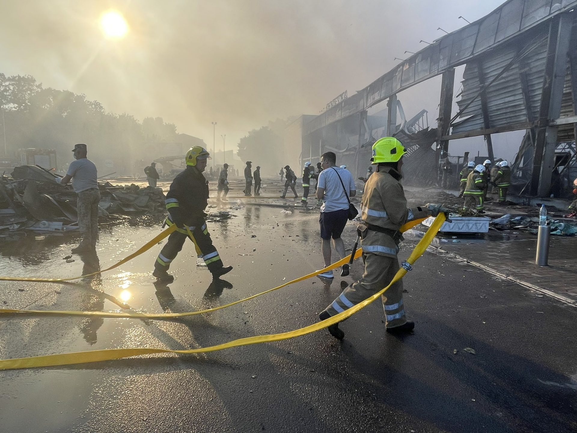 După atacul asupra mallului din Kremenciuk, Rusia ne bombardează cu minciuni