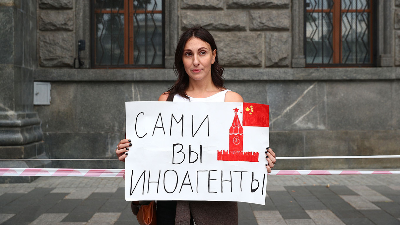 CEDO a decis că legea „agenților străini” a Rusiei încalcă mai multe drepturi ale omului