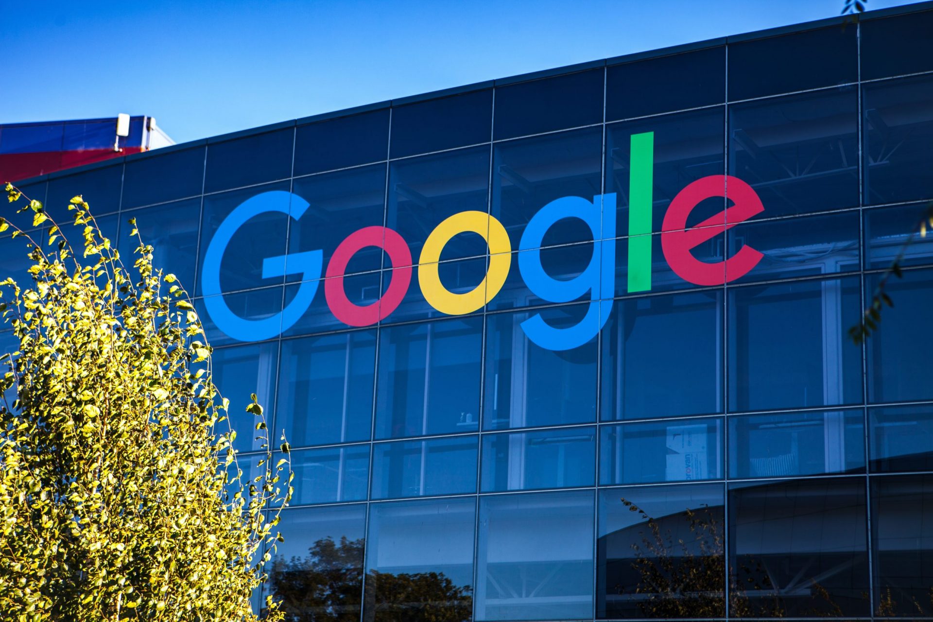 Concedierile din Big Tech continuă: Google a anunțat că demite peste 1000 de angajați