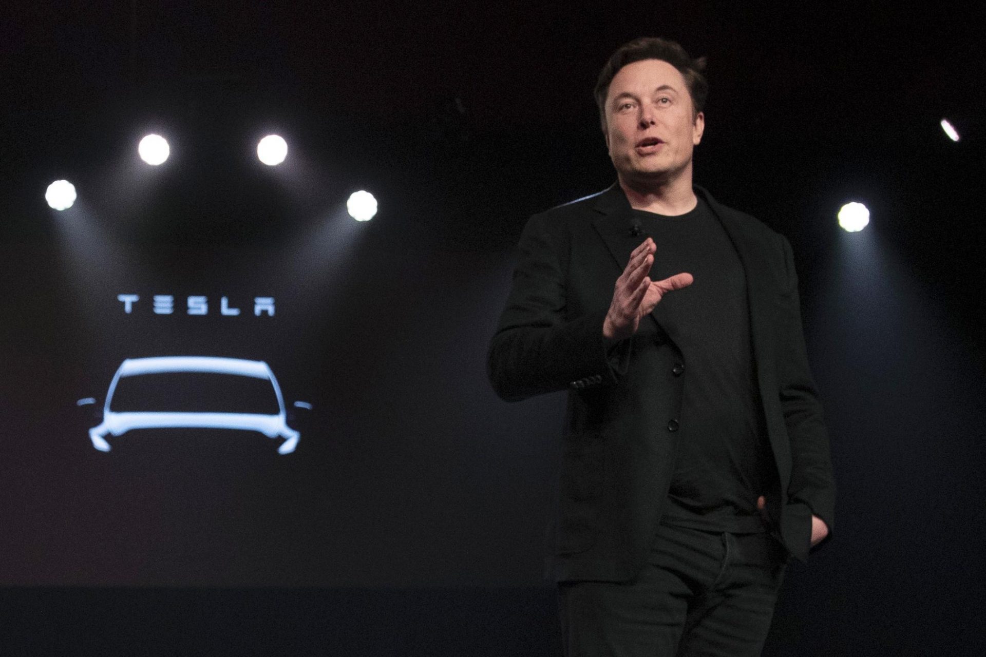 Elon Musk își vinde acțiuni Tesla în valoare de 7 miliarde de dolari, în lumina procesului cu Twitter
