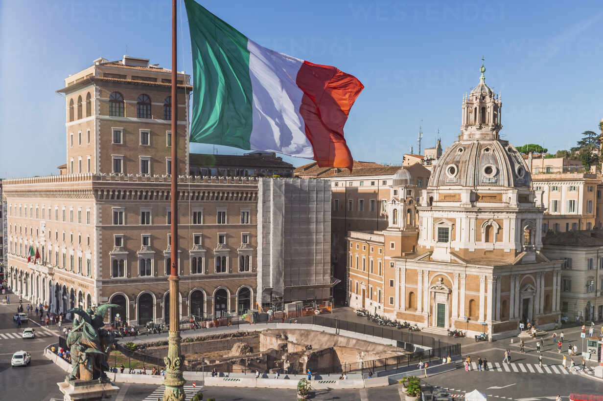 Sute de italieni, păcăliți să obțină cetățenie într-o țară inventată