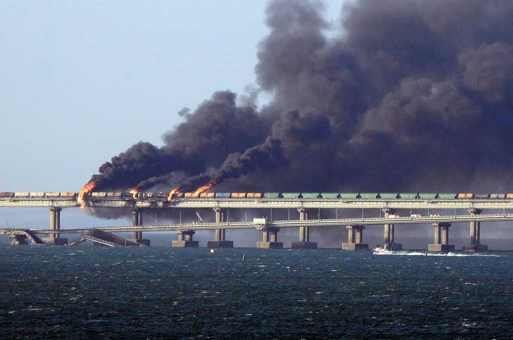 Rusia acuză Bulgaria că mașina care a explodat pe podul din Crimeea venea din statul NATO