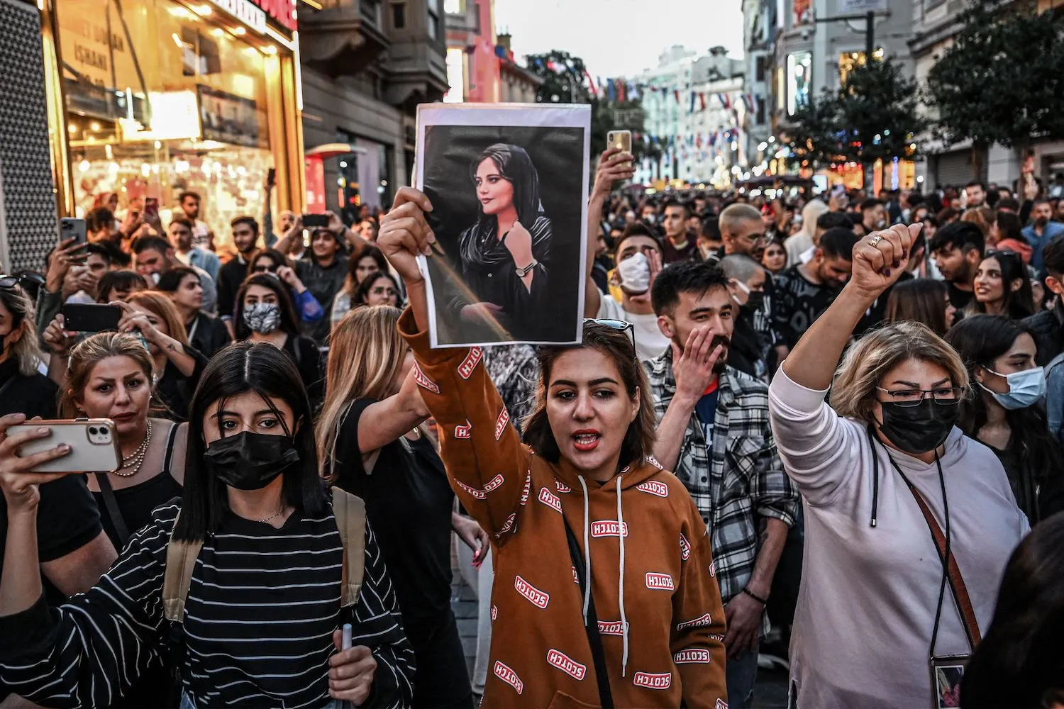 După jurnaliști, regimul din Iran trece la arestarea experților din domeniul tech