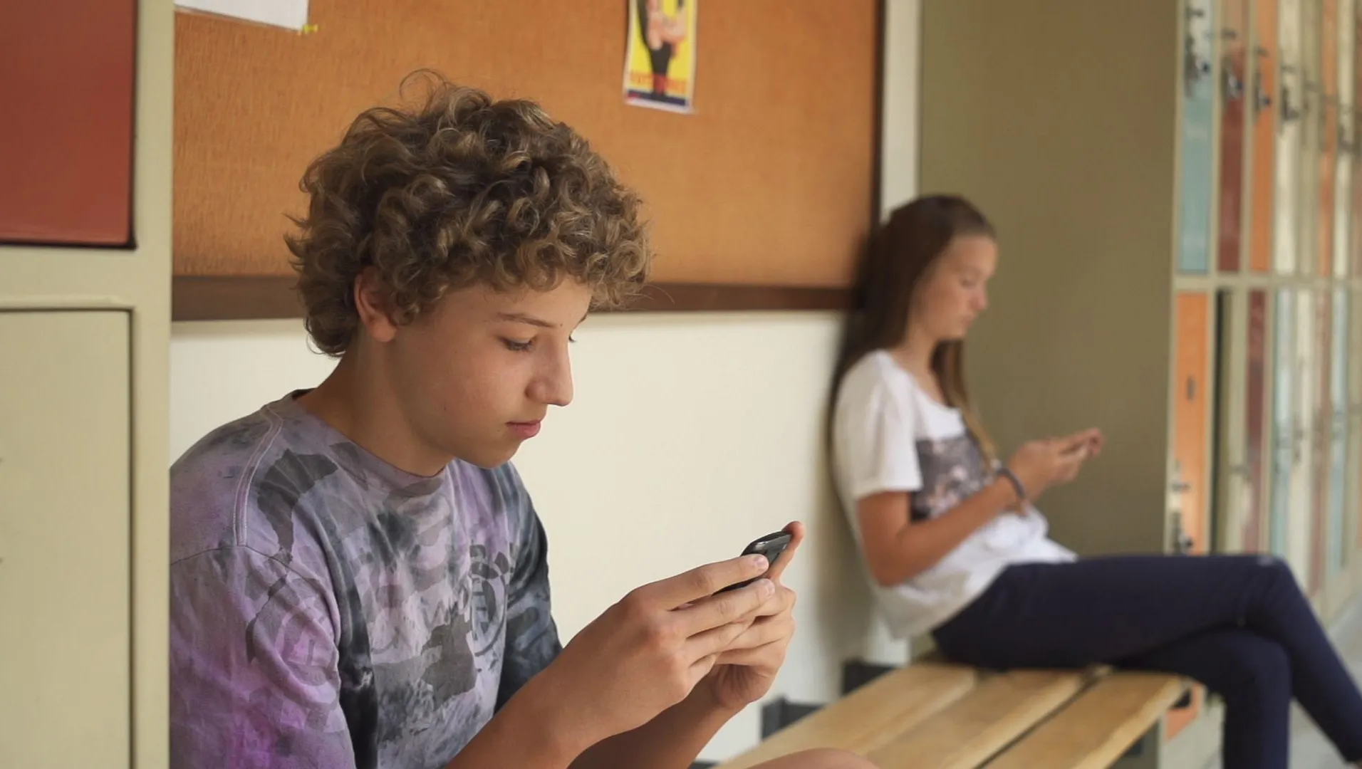 Copiii se declară adulți pe rețelele de socializare, ajungând să fie expuși pericolelor