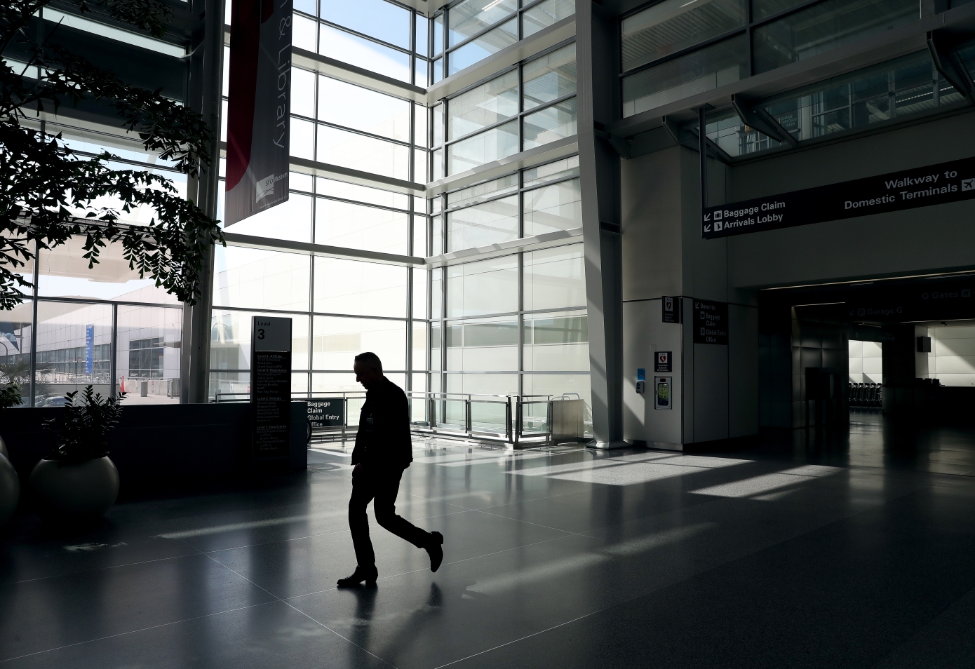 Hackeri pro-ruși au perturbat site-urile mai multor aeroporturi americane