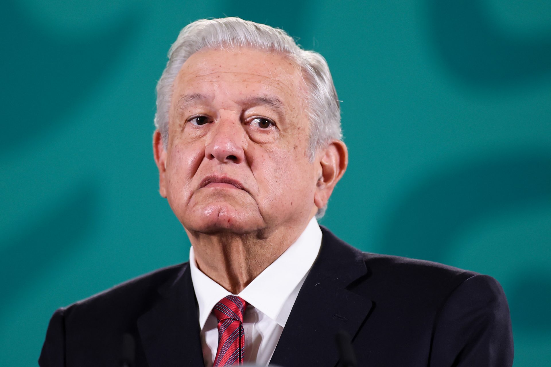 Președintele Mexicului condamnă atacul asupra unui jurnalist, apoi îl denigrează