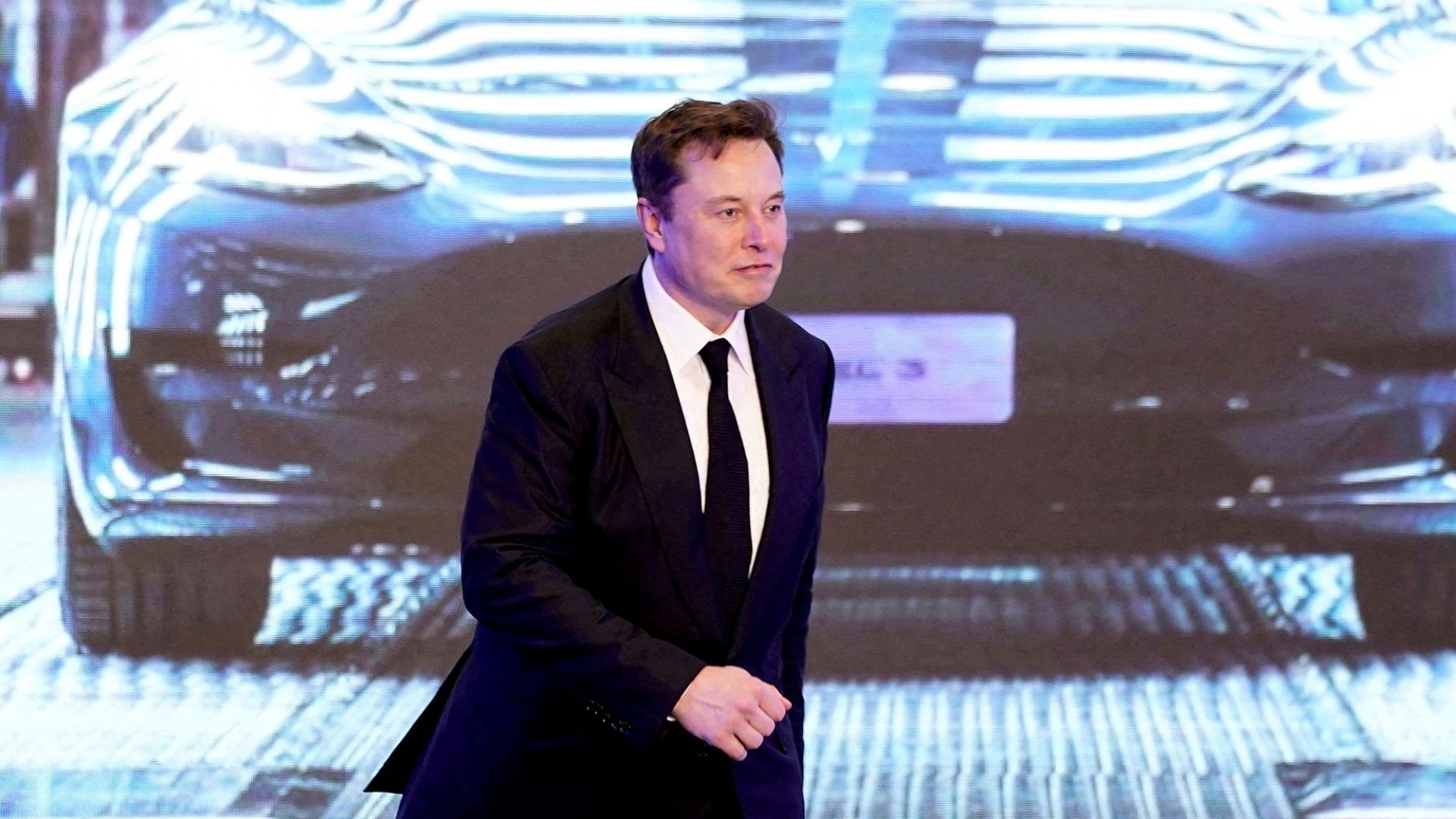 Elon Musk anunță că vrea să intre pe piața inteligenței artificiale