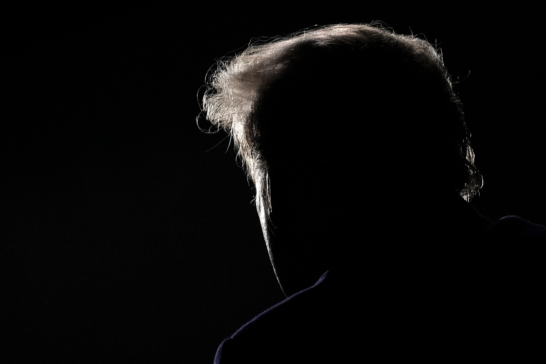 Inteligența artificială a generat fotografia cu Trump în arest