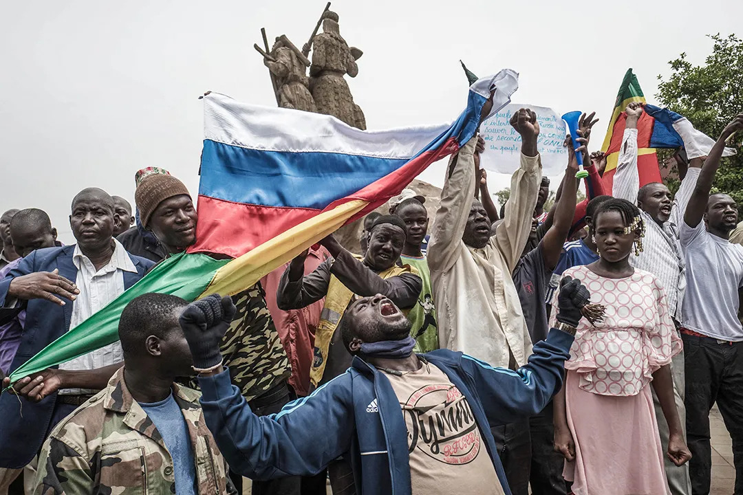 Cum luptă Franța împotriva dezinformării ruse în Africa: cazul crimelor de la mina de aur