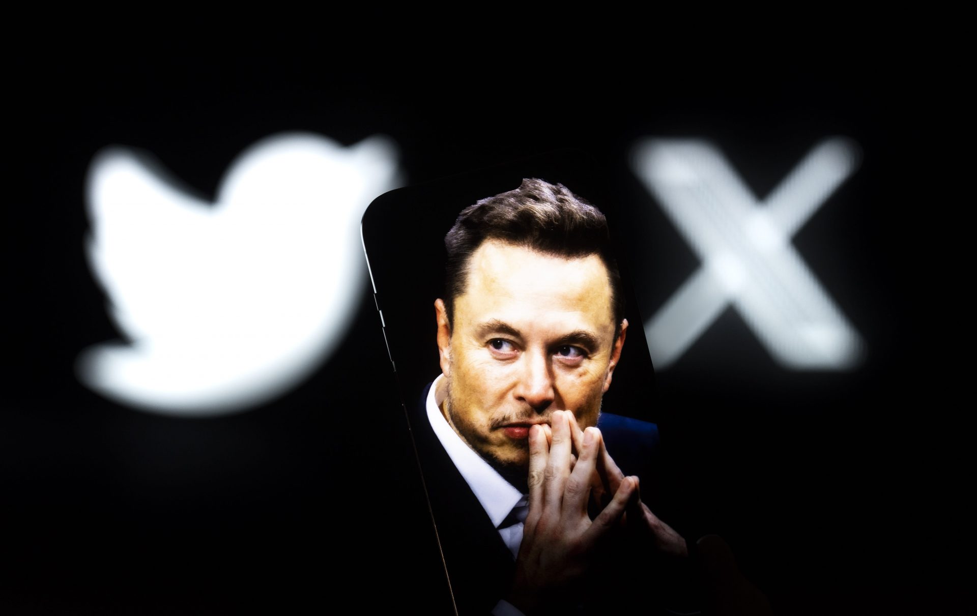 Lui Elon Musk nu-i place un site? Nicio problemă: Twitter pare să întârzie deschiderea linkurilor cu cinci secunde