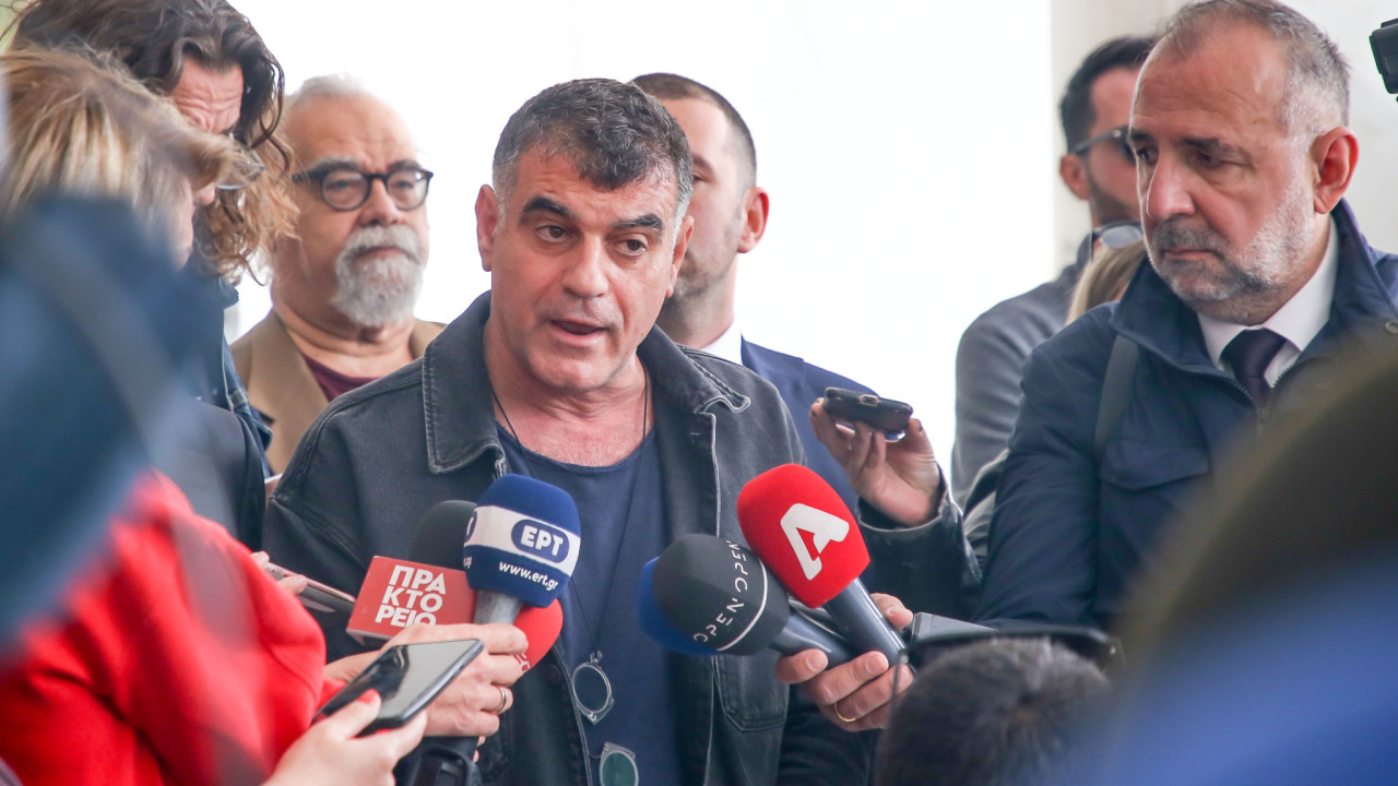 Jurnalistul grec Kostas Vaxevanis și familia sa, atacați de un om de afaceri