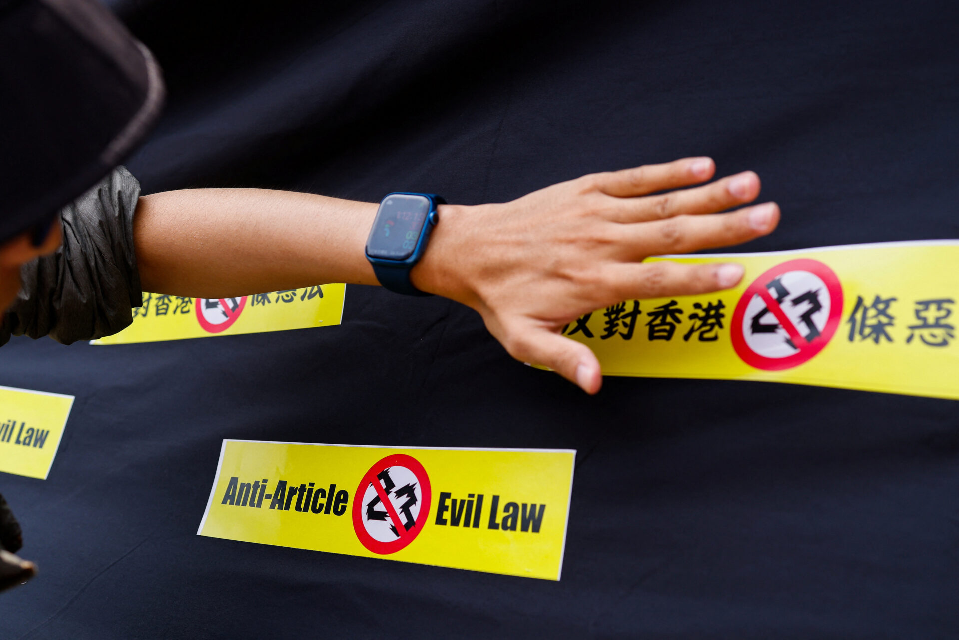 Redistribuirea online a criticilor la adresa Chinei încalcă noua lege a securității din Hong Kong