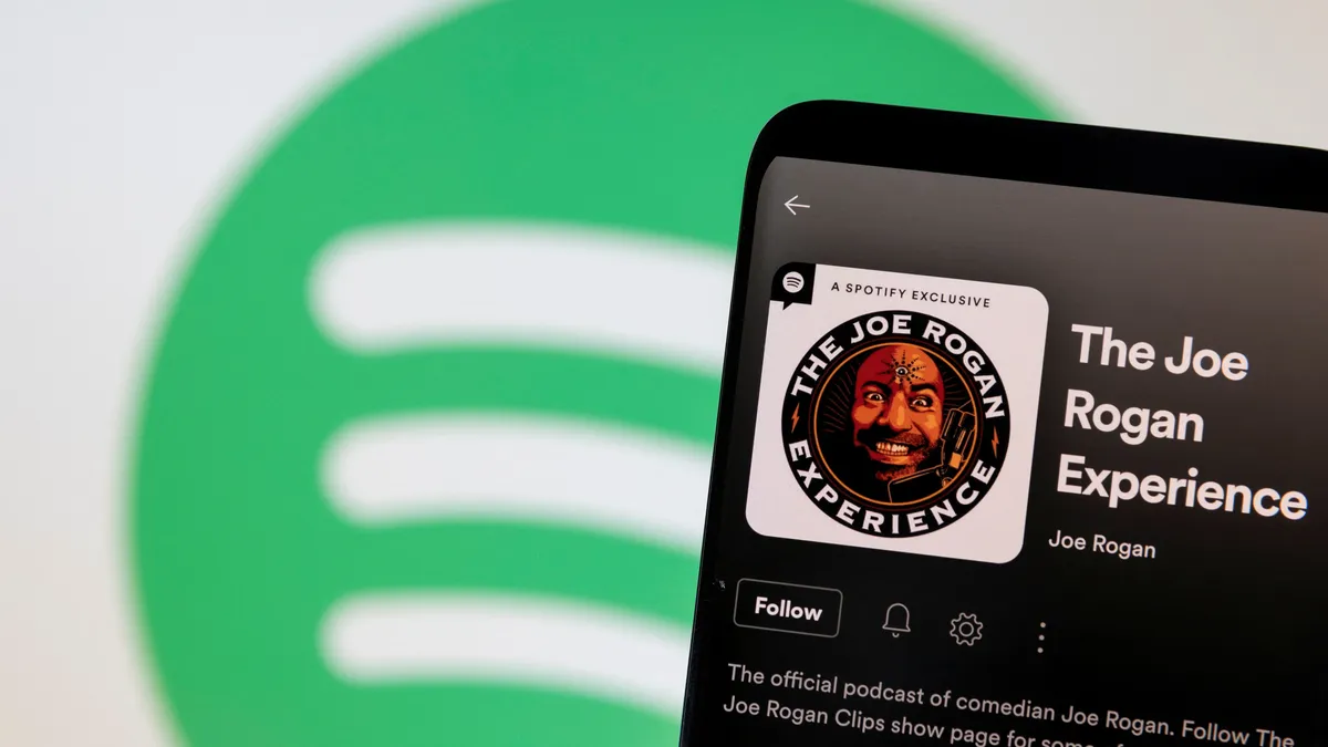 Spotify dezvăluie cât de popular este podcastul lui Joe Rogan