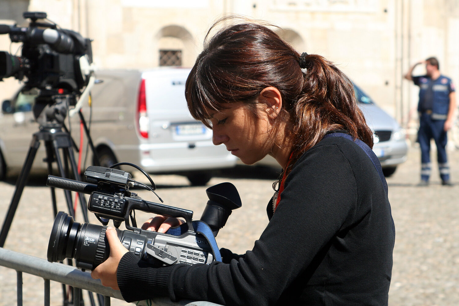 Jurnalistele, văzute, dar neauzite în redacții: obstacolele femeilor din mass-media