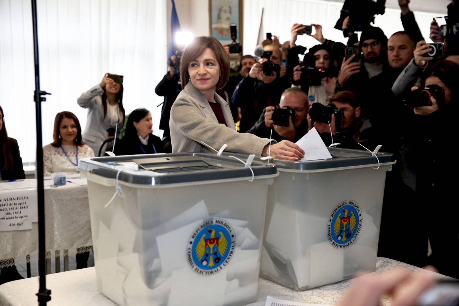 Luptă strânsă privind rezultatele referendumului din Republica Moldova pentru integrarea europeană